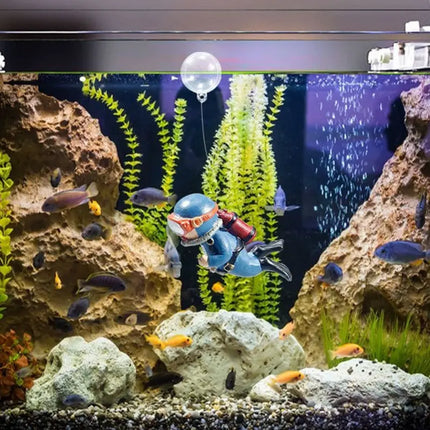 Fish Tank Fun with Simulation Mini Diver